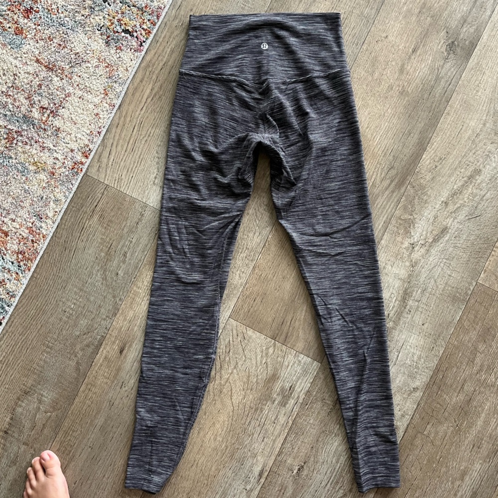 Lululemon Wunder Under SmoothCover High-Rise Tight 28"- size 6